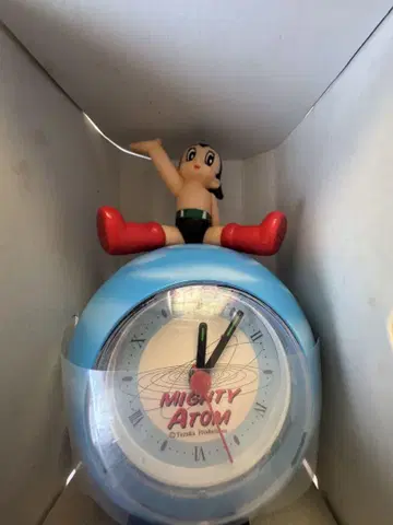 Mighty Atom 피규어 포함 알람 시계