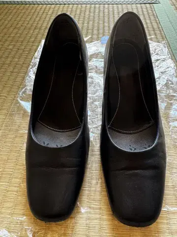 취업용 블랙 펌프스 미들 힐