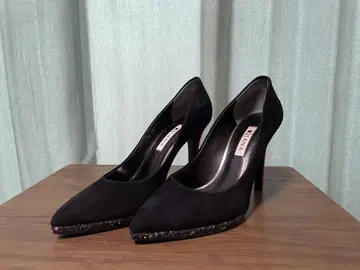 D.IANA 블랙 스웨이드 힐