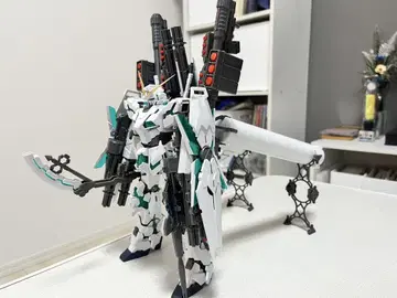 MG 풀아머 유니콘 건담 Ver.Ka 조립 완료