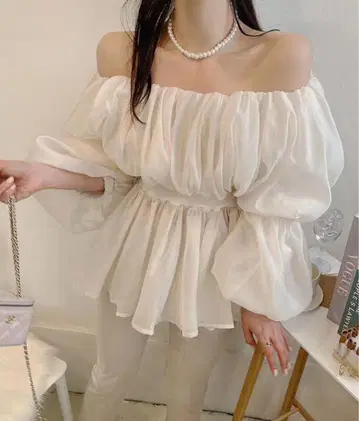 오프숄더 쉬폰 블라우스 화이트