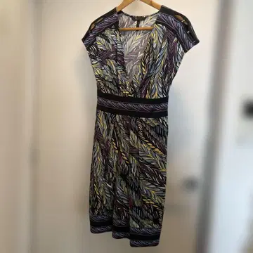 BCBGMAXAZRIA 잎사귀 패턴 프린트 원피스