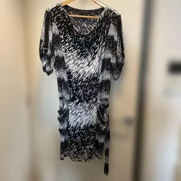 BCBGMAXAZRIA 반팔 원피스 S 블랙 화이트