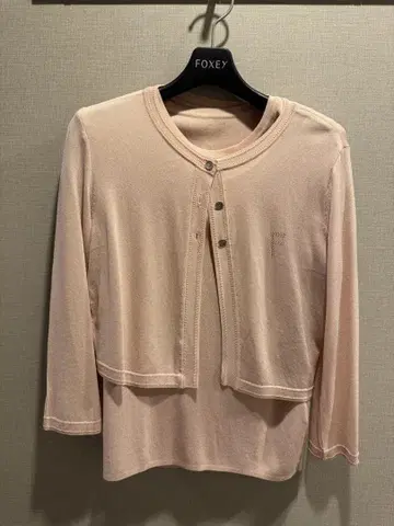 폭시 가디건 앙상블 핑크 베이지 F 로고 아줄