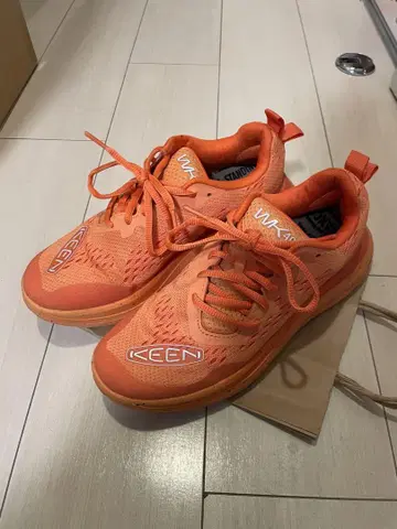 KEEN 스니커즈