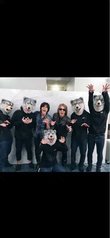 B'z 이나바 코시 착용 셔츠