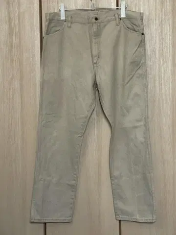 Wrangler 40 x 32