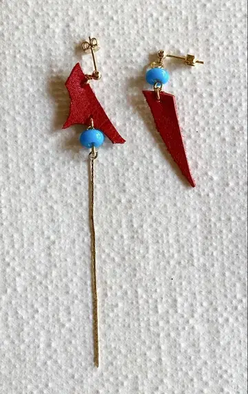 비대칭 가죽 귀걸이 빨파
