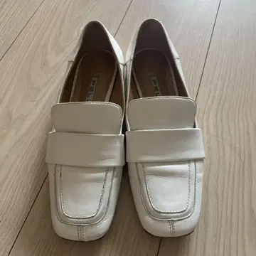 펠리코 37 화이트 로퍼