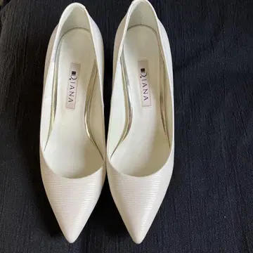 DIANA 화이트 펌프스 22.5cm
