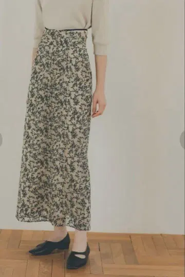 새상품급 CLANE FLORET EMBROIDERY SKIRT