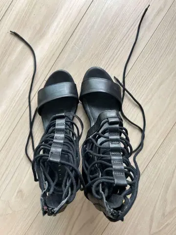 레이스업 블랙 샌들 미들힐