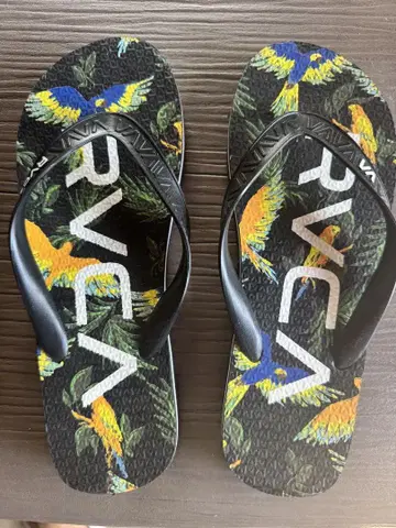 RVCA 비치 샌들 새 그래픽