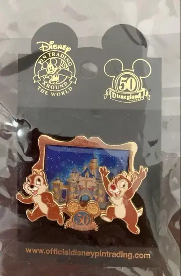 칩과 데일 50주년 기념 핀 배지