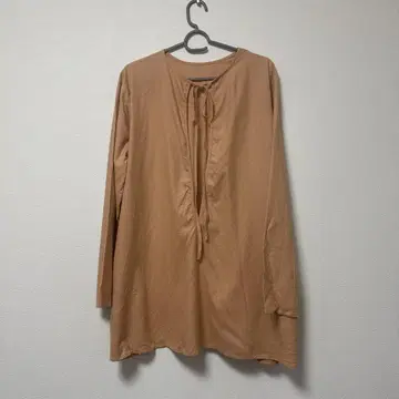 베이스레인지 코랄 오렌지 프론트 리본 긴팔 튜닉