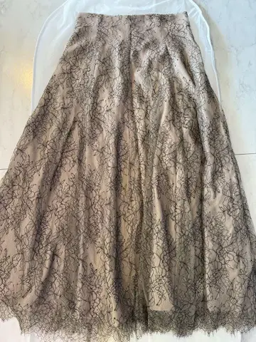 NATURAL BEAUTY BASIC 레이스 플레어 스커트