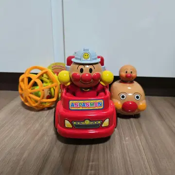호빵맨 자동차 완구와 볼 세트
