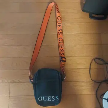 GUESS 숄더백 블랙/오렌지