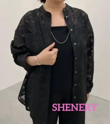 SHENERY 스탠드 카라 자카드 블라우스