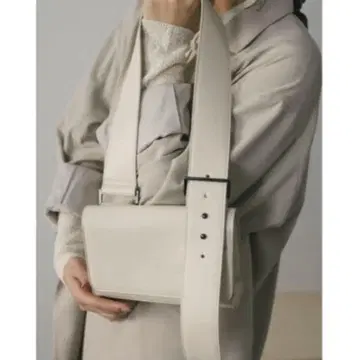 STYLEMIXER 오퍼짓 핸들 백 아이보리