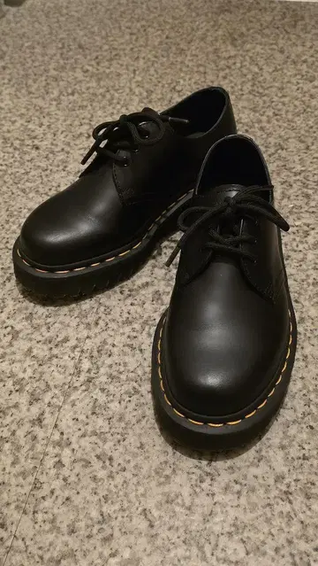 [ 가격 인하 가능 ] Dr. Martens 블랙 가죽 로퍼
