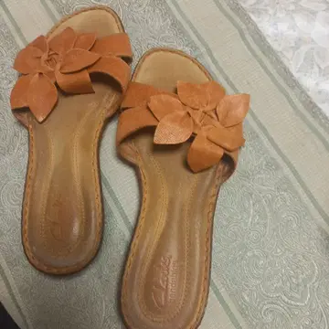 Clarks 꽃 모티브 샌들 오렌지