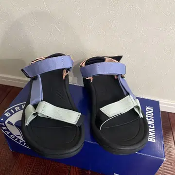 Teva 샌들