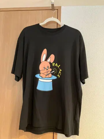 궁전 토끼 티셔츠 (블랙)