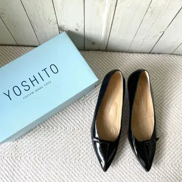 YOSHITO 블랙 스틸레토 에나멜 펌프스 시착만 한 상품