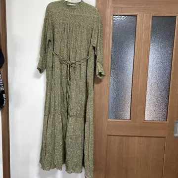 [ 새상품급 ] 어반 리서치 올리브 그린 꽃무늬 롱 원피스