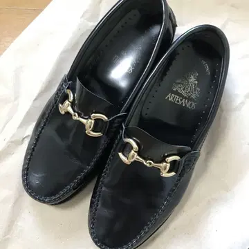 아르테사노스 가죽 비트 로퍼