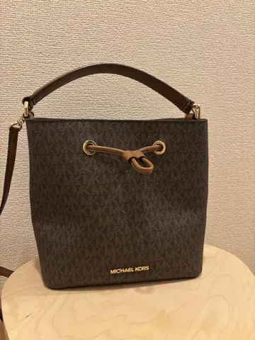 MICHAEL KORS 브라운 숄더백