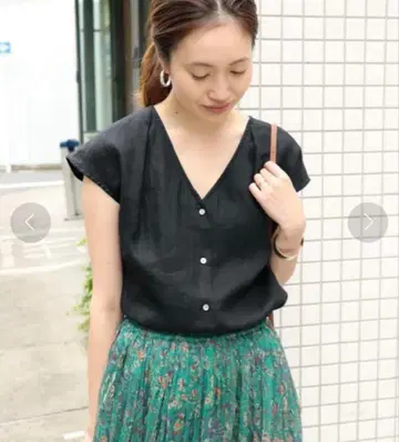 슬로브 이에나 V넥 셔츠 블랙
