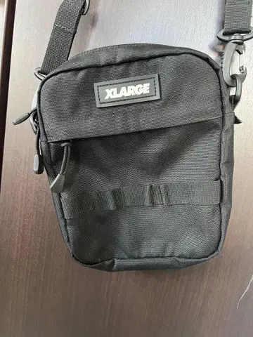 XLARGE 블랙 숄더백