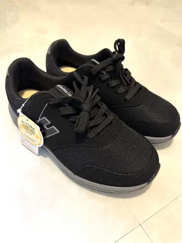 블랙 H 로고 스니커즈 23cm