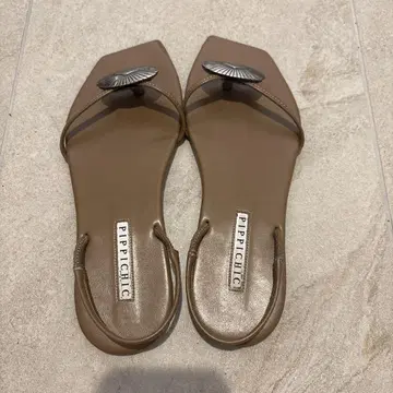 PIPPICHIC 피피시크 콘초가 달린 플랫 샌들 M 사이즈