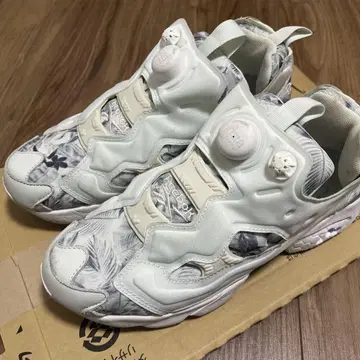 Reebok Instapump Fury 꽃무늬 스니커즈