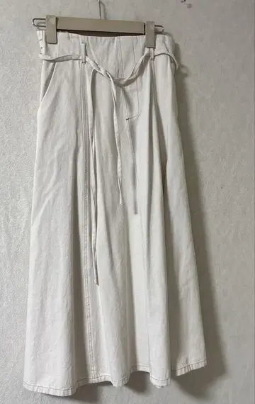 화이트 데님 플레어 스커트