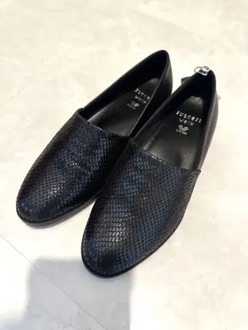 블랙 스네이크 스킨 스타일 슬립온 22.5cm