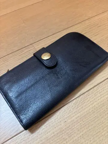 일비종떼 새상품급 블랙 가죽 장지갑 버튼식