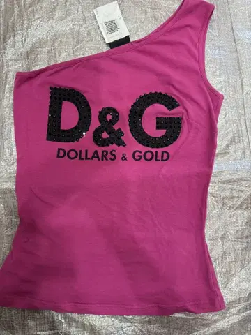 D&G 원숄더 핑크 티셔츠