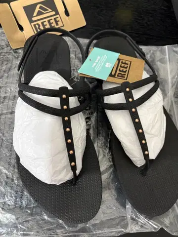 REEF ESCAPE LUX T STUD 블랙 샌들 25cm