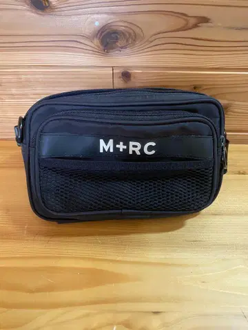 M+RC 블랙 숄더백