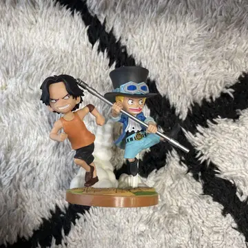 에이스와 사보 피규어