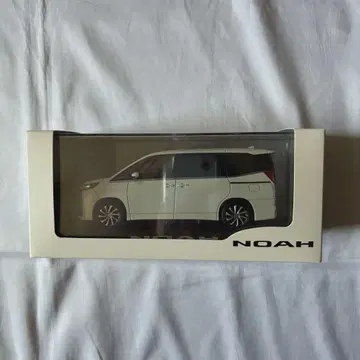 TOYOTA 도요타 NOAH 노아 미니카 화이트 펄 크리스탈 샤인