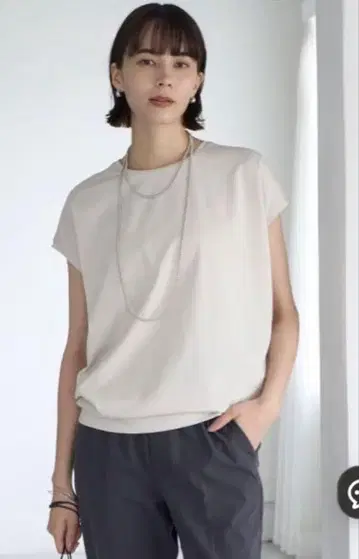 안피로 BEAUTY FORM 프렌치 슬리브 티셔츠 그레이지