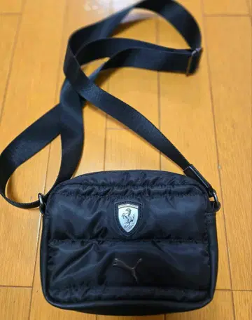 Puma 페라리 사코슈 백 블랙