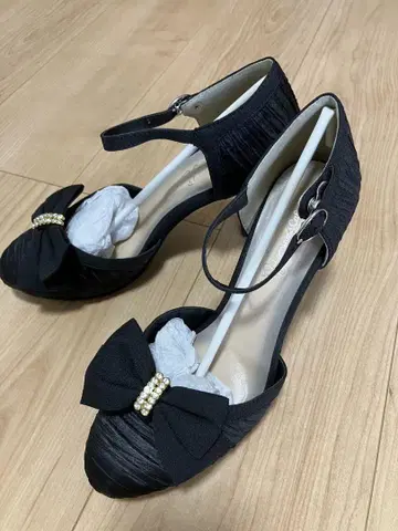 리본 포함 블랙 펌프스 23.5cm 힐 7cm