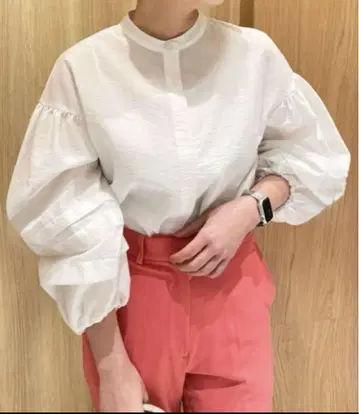 새상품 Mila Owen 미라 오웬 볼륨 퍼프 슬리브 블라우스 화이트