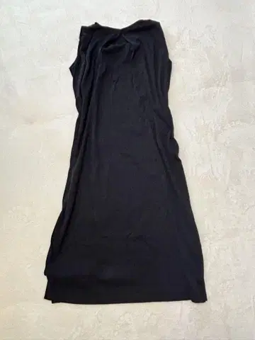 그린 라벨 릴랙싱 슬리브리스 컷 원피스